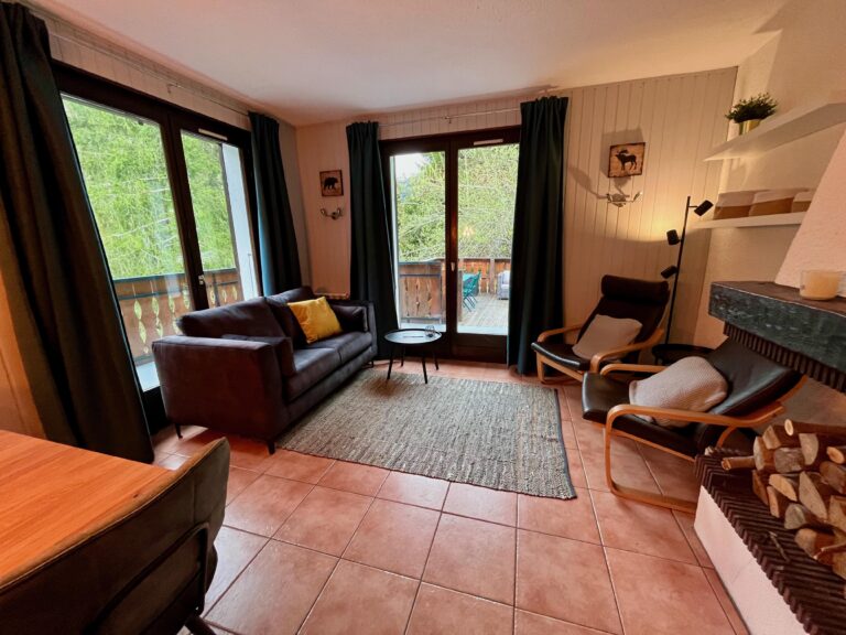 main living lounge_0871